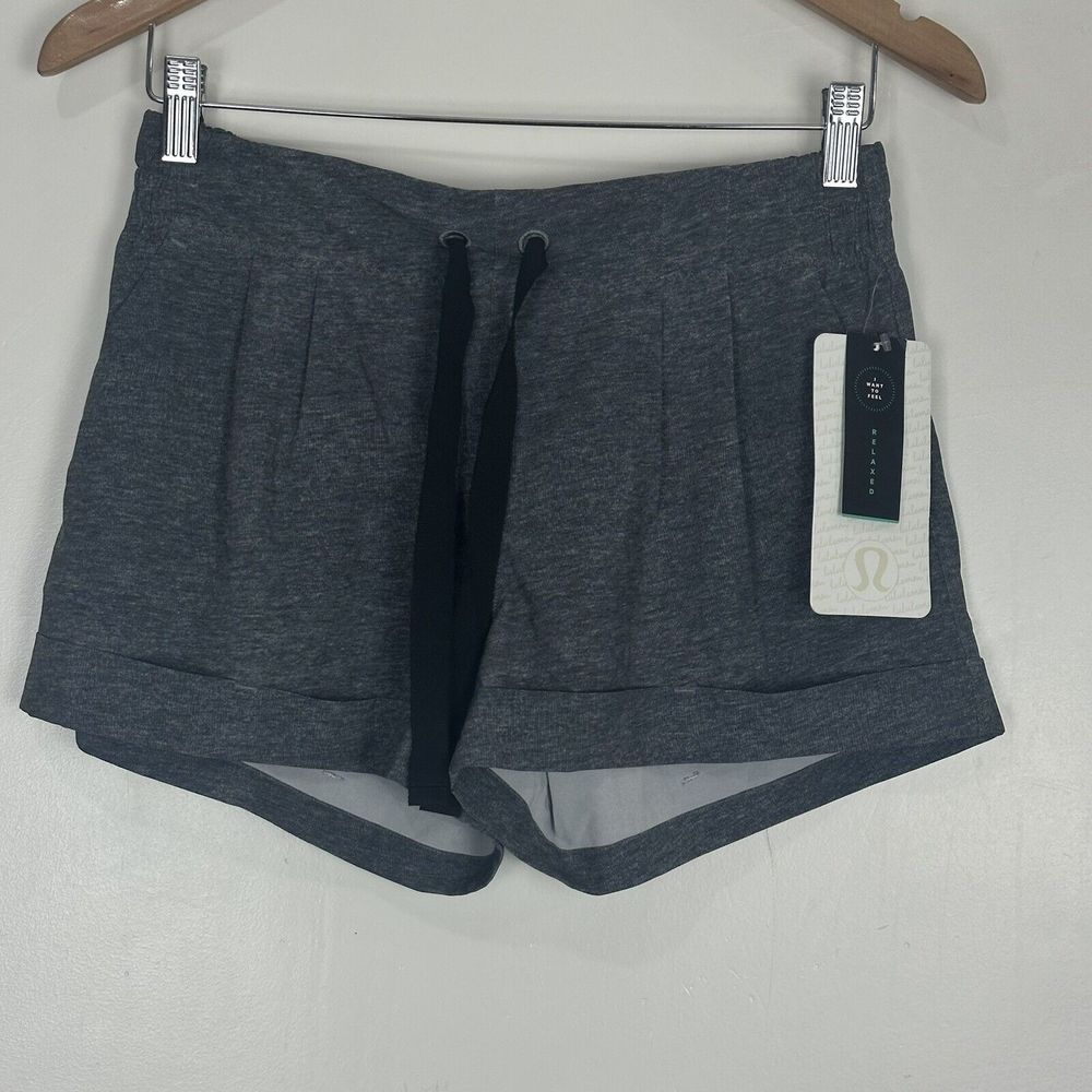 NWT Lululemon Size 6 Spring Break Away Short II  2.5"
